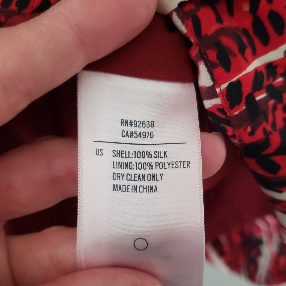 Fossil 100% Silk Mini Shift Dress Small Red Feather Print Boho Artsy Lightweight - Picture 11 of 14